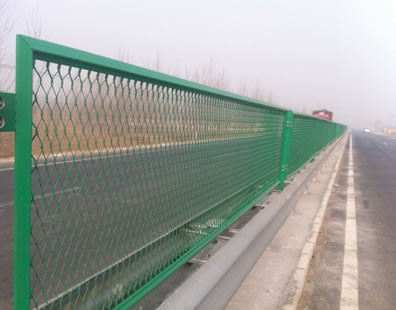 公路鋼板護(hù)欄網(wǎng)使用案例